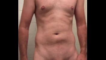 Hombre solo en el baño XVIDEOS