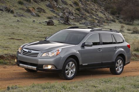 2013 Subaru Outback Car Wallpaper