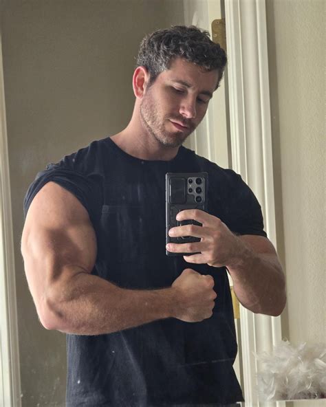 Derrick Henry in 2025 | Derrick henry, Bodybuilding pictures, Muscle men