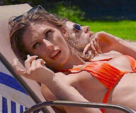 Who S This Sunbathing Shemale Slut Being Fucked Jade Venus Shemale Porn 1361804