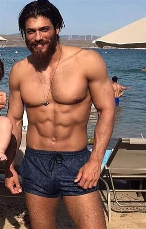 Can Yaman Desnudo