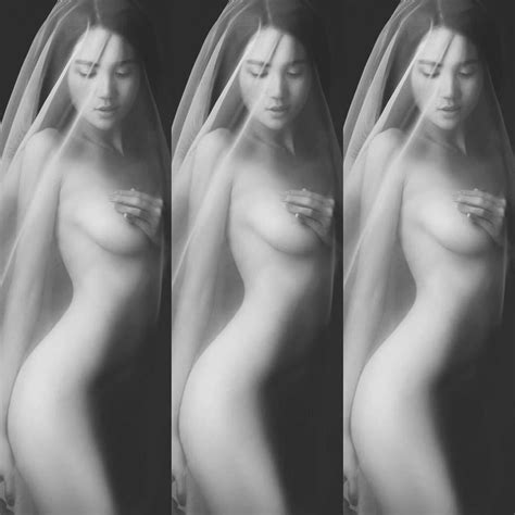 Ngọc Trinh tung ảnh bán nude đẹp quên sầu ngay đầu năm 2sao