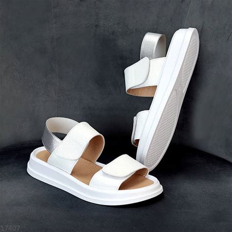 Купить Белые кожаные женские босоножки на резинке на липучках ...