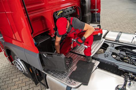 Mobile Truck & Trailer Fleet Maintenance in Newport Beach, CA | PD