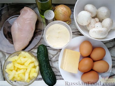 Рецепт: Слоёный салат с курицей, сыром, грибами и ананасами на ...