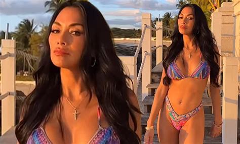 Nicole Scherzinger Struts Her Stuff In A Plunging Red And Blue Bikini Daily Mail Online
