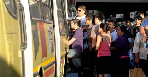 El Gobierno aumentó las tarifas del colectivo el boleto mínimo pasará