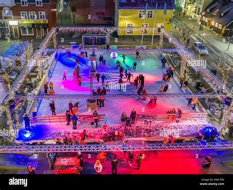 Outdoor Ice Rink Night Hi Res Stock Photography And Images Alamy