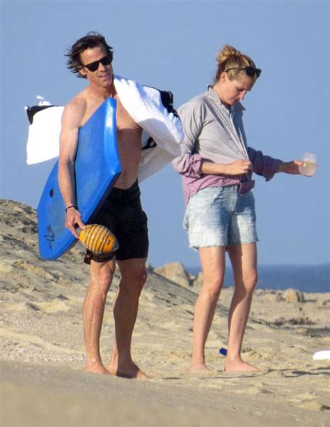 Pretty Woman Julia Roberts Burns Up The Beach In Her Bikini While South Of The Border