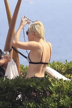 Miley Cyrus Bikini In Barcelona Mq Phun Org Forum