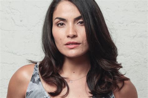 Actriz Carmen Gloria Bresky De Verdades Ocultas Se Luce En Bikini