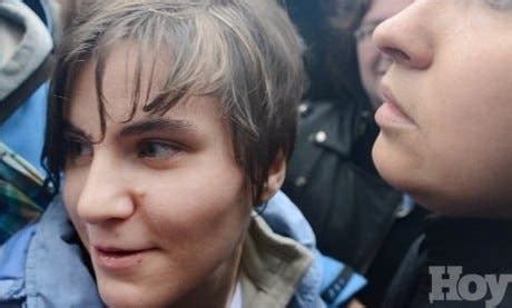 La Justicia Rusa Libera A Una Pussy Riot Y Condena A Las Otras Dos
