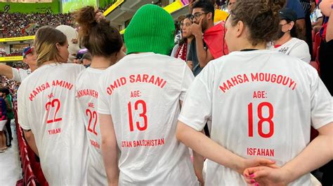 Pussy Riot Protestiert Bei Wm Spiel F R Frauenrechte Im Iran
