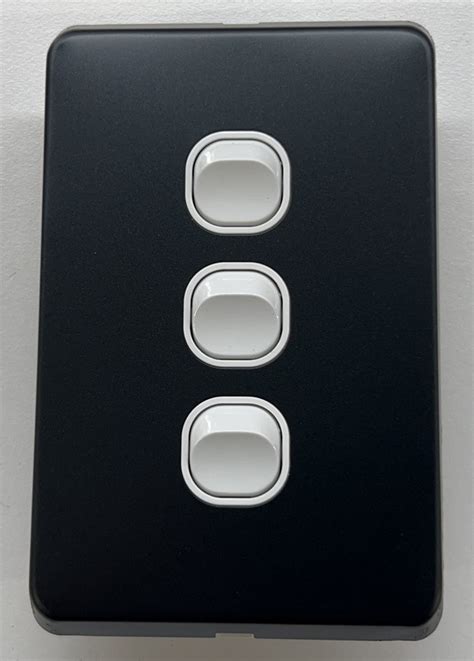 CS306 V B 3 Gang Vertical Switch With Black Aluminium Cover IGOTO C Y