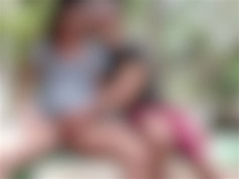 Pussy Flash Un Inconnu M a Surpris En Train De Me Masturber Dans Le Parc Et M a Aidé à Jouir