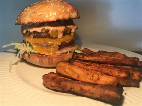 Double Cheese Burger w/ Chipotle Lime Russian Sauce, Bacon/Onion Jam