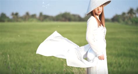 Hot Girl N I Ti Ng Th I Lan L Y L Ng Fan Vi T Khi M C O D I I N N L C C Xinh