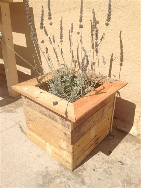 25 Diy Wood Planter Box Designs For Your Garden