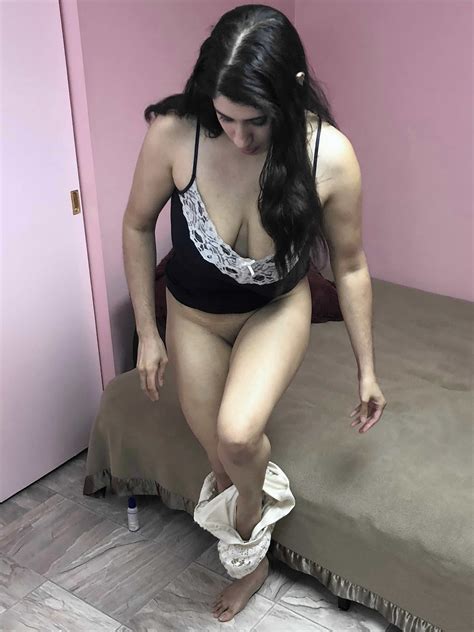 Horny MILF Nicole Paris Lets Out Her Grand Big Tits And Fingers Her Juicy Cunt NakedPics