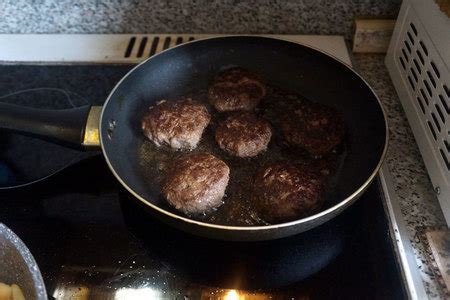 Ржаные котлеты из оленины - пошаговый рецепт с фото (2104 просмотра)