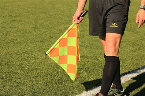 Un Jeune Footballeur Amateur Suspendu Ans Apr S Avoir Frapp Un Arbitre En C Te Dor Le