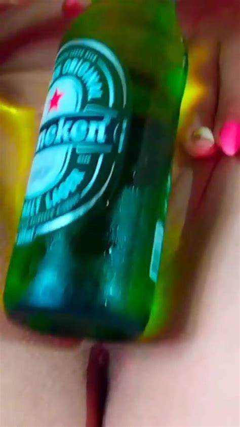 Amateur Throwing Beer In Her Pussy For Her Male To Suck Cnn Amador