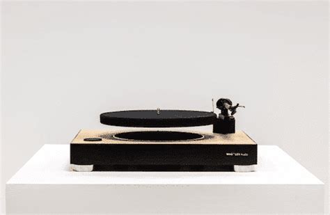 Lévitation de la platine vinyle nouveau concept pour l écoute de disques