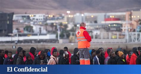 Llegan Dos Cayucos A Gran Canaria Y El Hierro Con 127 Personas Un Hospitalizado Por Hipotermia