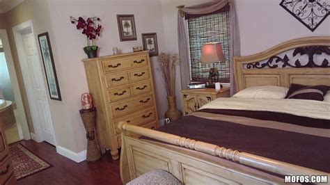 Galería de fotos porno From Naked Selfies to a Threesome PornHat