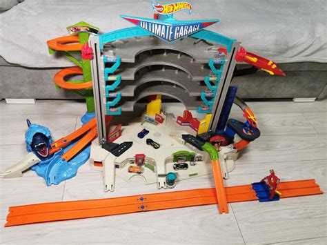 Великий гараж Hot Wheels акула 4 рівня світло звук вертоліт маши 3 600 грн Інші ігрові