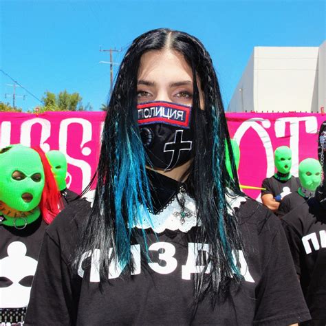 Inspir Es Par Le Mouvement Black Lives Matter Les Pussy Riots Ont D Voil Une Nouvelle Chanson