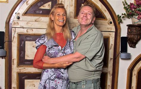 Экс фронтмен Sex Pistols Джон Лайдон похоронил жену и анонсировал новый альбом Public Image