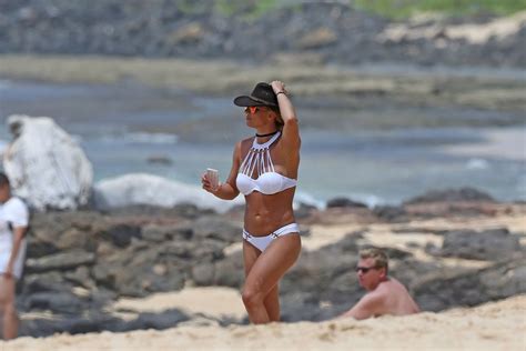 Britney Spears In Bikini At A Beach In Hawaii Hawtcelebs