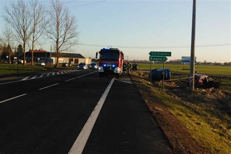 Czarna seria na drogach Jedna osoba zginęła w zderzeniu dwóch aut