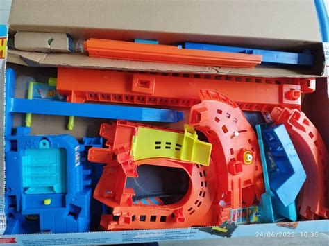 Hot Wheels Motorised Roller Coaster Set Hobbies Toys Toys Games On Carousell