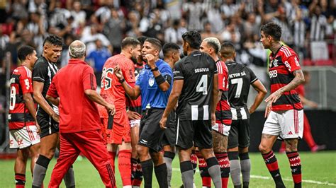 Carioca Tiquinho Soares Suspenso Por Dias Atletas De Botafogo E