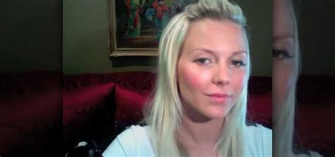 How To Apply A Carrie Makeup Look From Sex And The City Makeup Wonderhowto