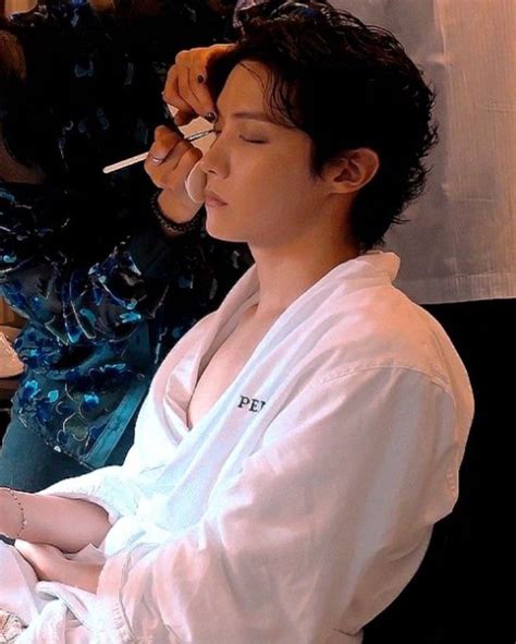 Pin By Mar W On Jung Ho Seok J Hope Hot Hoseok Jung Hoseok