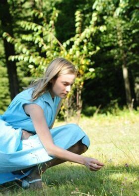 La Blonde aux seins nus 2010 synopsis casting diffusions tv photos videos Télé Loisirs