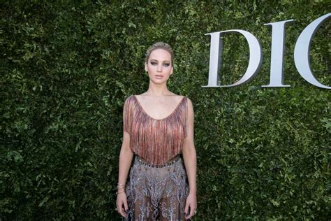 Le Side Boob Sexy De Jennifer Lawrence Au D Fil Dior Gala