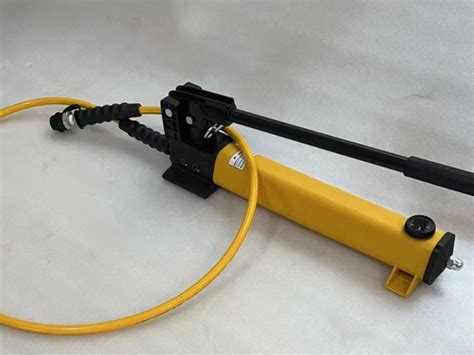 P391 Two Speed Lightweight Hydraulic Hand Pump Riverlake