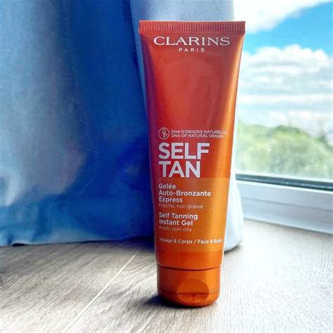 Чертовски хорош! Гель-автозагар Clarins Gelee Auto-Bronzante express ...