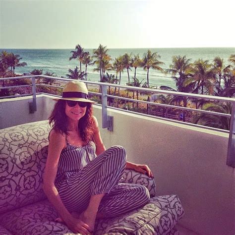 Retro Bikini Minnie Driver Sizzles In An Aquamarine Bikini As She Walks By Herself In Miami