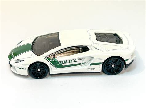 Hot Wheels Lamborghini Aventador
