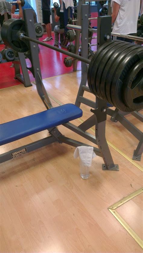 Training Bench Press Berserk Barbell