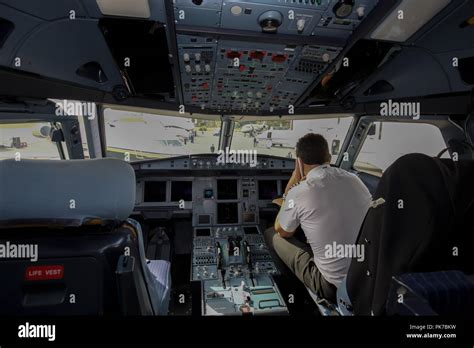 A318 cockpit hi-res stock photography and images - Alamy