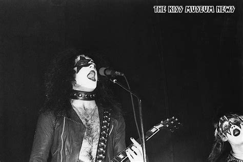 Pin By Michael Crawford On Hottest Band In The World Hot Band Kiss Pictures Kiss Images