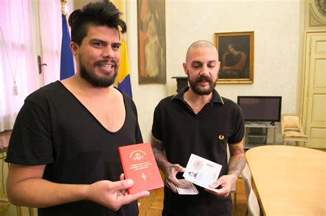 Coppie Gay A Parma Pizzarotti D Lo Status Di Famiglia A Pablo E Ruben Secolo D Italia