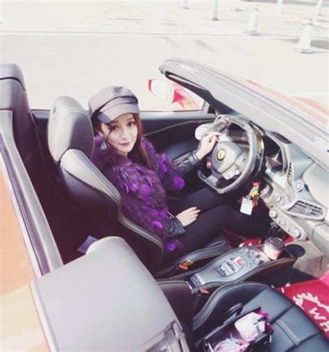 Dân mạng bóc mẽ hot girl thích khoe siêu xe hàng hiệu Titanic Nơi mọi thứ được chia sẻ