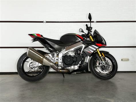 Купить б у Aprilia Tuono V4 инжектор 6 передач в Минске чёрный naked bike 2020 года на Авто ру